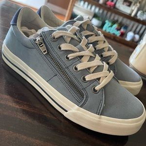 taos z-soul womens sneakers NWOT size 7.5 working zipper